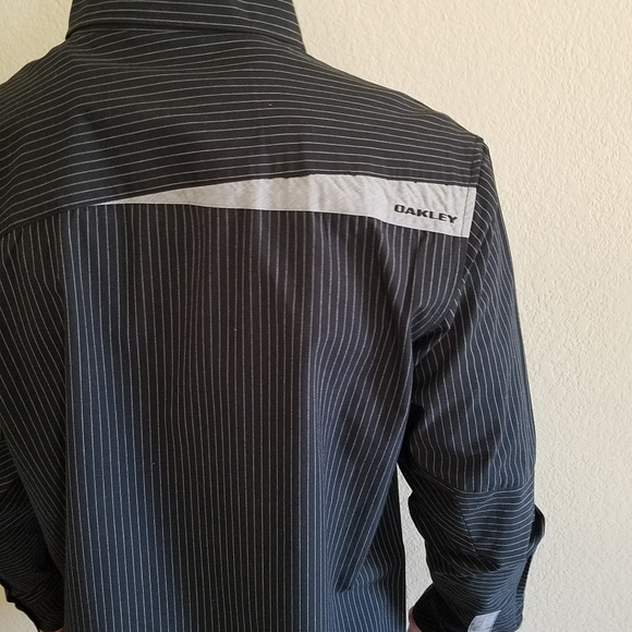 OAKLEY MEN BUTTON DOWN BLACK PINSTRIPE SHIRT LARGE - Picture 6 of 6